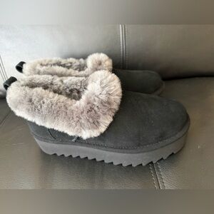 UGG® Nita Genuine Shearling Slipper (Women) Size 6 NWOB